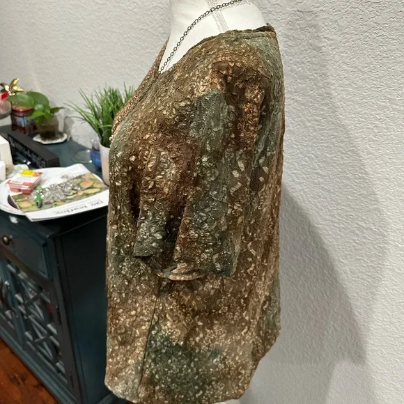 Alfani Chic Lace Short Sleeve Top in Olive and Brown size 2x - Picture 3 of 4